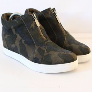 Blondo Hidden Heel Camouflage Camo Heel Boot Shoes Size 8 M Waterproof Heels